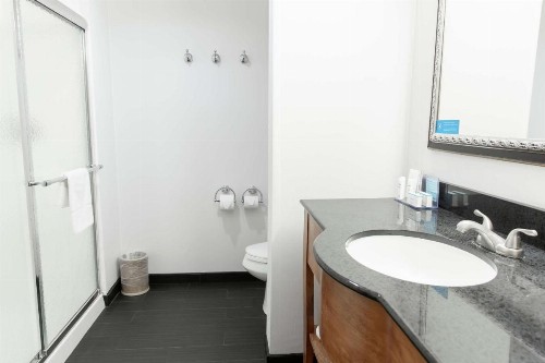 Hampton Inn & Suites Chesapeake-Square Mall - image 33