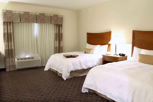Hampton Inn & Suites Chesapeake-Square Mall - image 4