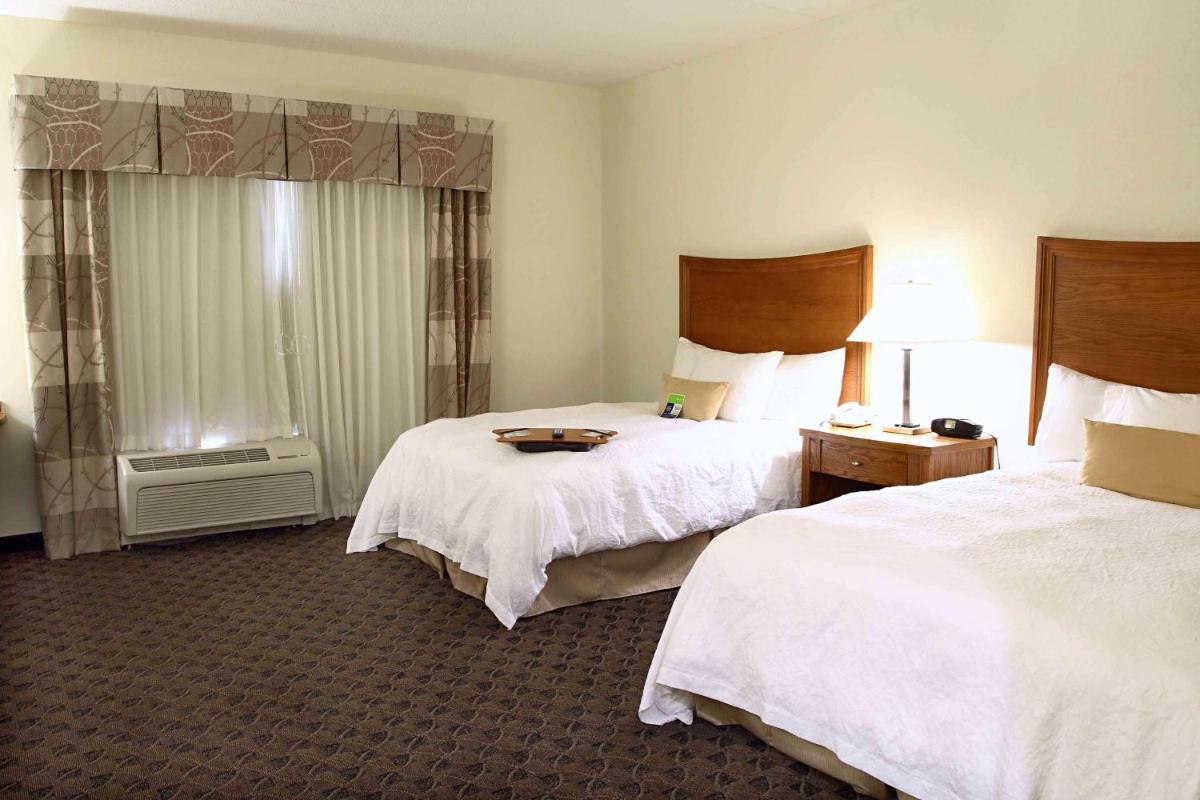 Hampton Inn & Suites Chesapeake-Square Mall - image 4