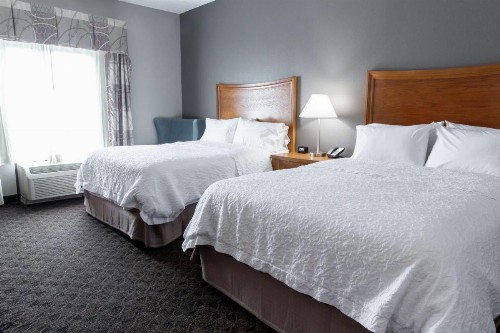 Hampton Inn & Suites Chesapeake-Square Mall - image 7