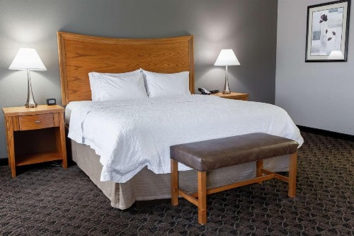 Hampton Inn & Suites Chesapeake-Square Mall - image 8