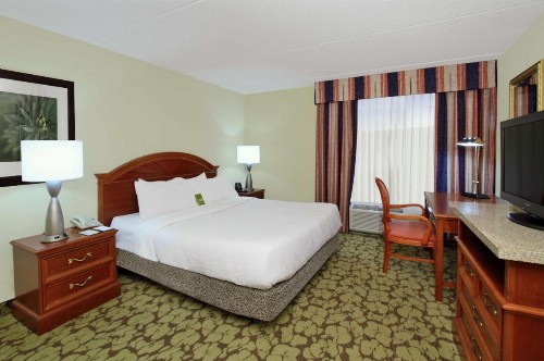 Hilton Garden Inn Chesapeake - image 16