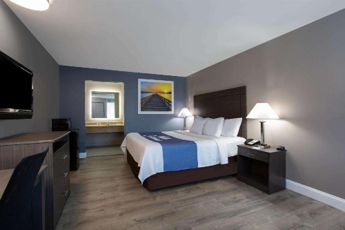 Days Inn by Wyndham Chesapeake - image 11