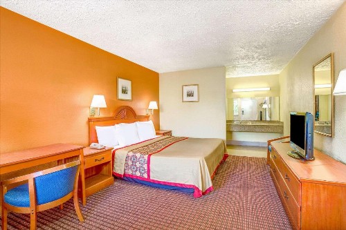 Days Inn by Wyndham Chesapeake - image 15