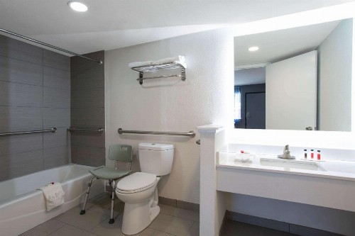 Days Inn by Wyndham Chesapeake - image 18
