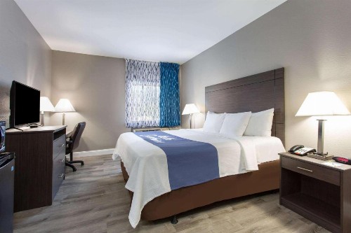 Days Inn by Wyndham Chesapeake - image 2