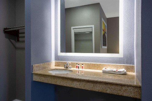 Days Inn by Wyndham Chesapeake - image 27
