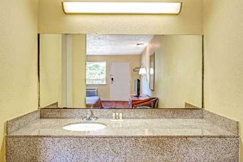 Days Inn by Wyndham Chesapeake - image 29