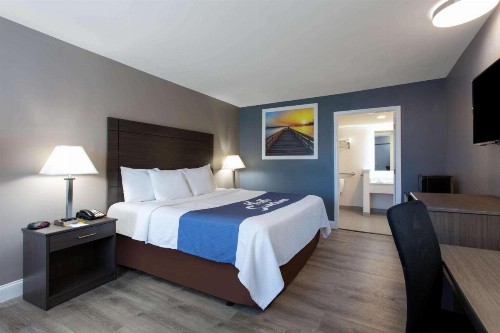 Days Inn by Wyndham Chesapeake - image 6