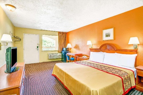 Days Inn by Wyndham Chesapeake - image 7