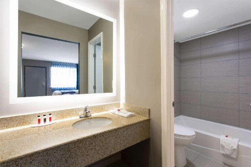 Days Inn by Wyndham Chesapeake - image 8