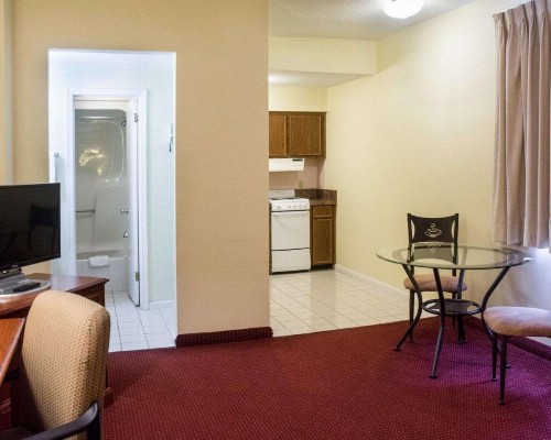 Econo Lodge Chesapeake Route 13 and I-464 - image 5