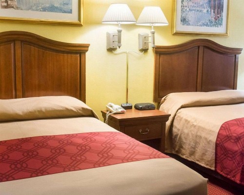 Econo Lodge Chesapeake Route 13 and I-464 - image 6