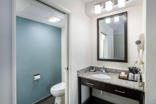 Sleep Inn and Suites Chesapeake - Portsmouth - image 17