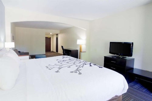 Sleep Inn and Suites Chesapeake - Portsmouth - image 38