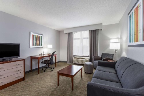 Wingate by Wyndham Chesapeake - image 10