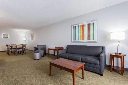 Wingate by Wyndham Chesapeake - image 5