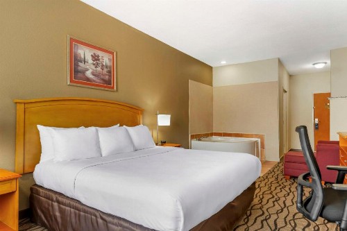 Comfort Inn & Suites Chesapeake - Portsmouth - image 13