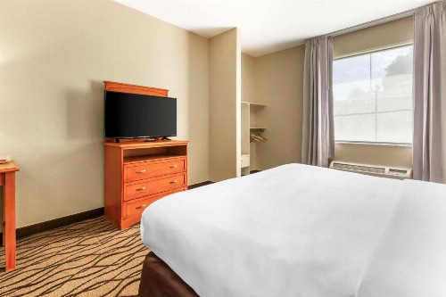 Comfort Inn & Suites Chesapeake - Portsmouth - image 19