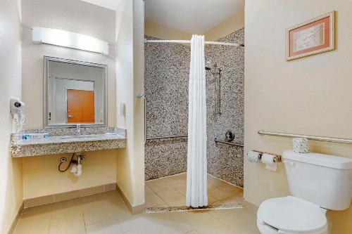 Comfort Inn & Suites Chesapeake - Portsmouth - image 20