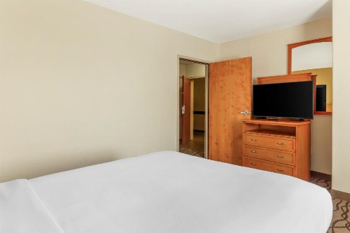 Comfort Inn & Suites Chesapeake - Portsmouth - image 49