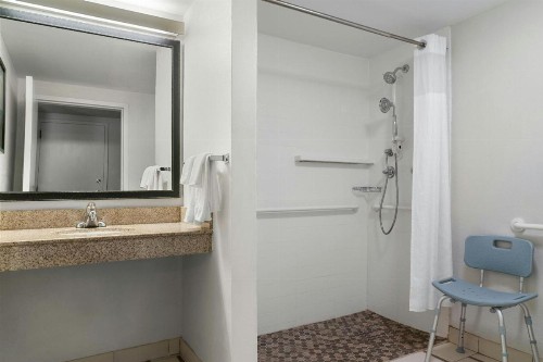 Fairfield Inn & Suites by Marriott Chesapeake Suffolk - image 27