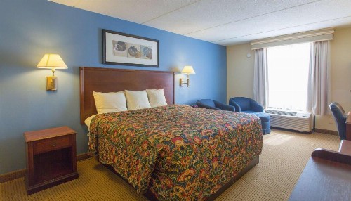 Studio and Suites 4 Less Western Branch - image 11