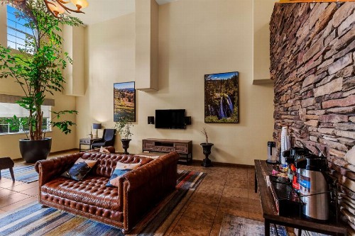 Best Western Rose Quartz Inn - image 9