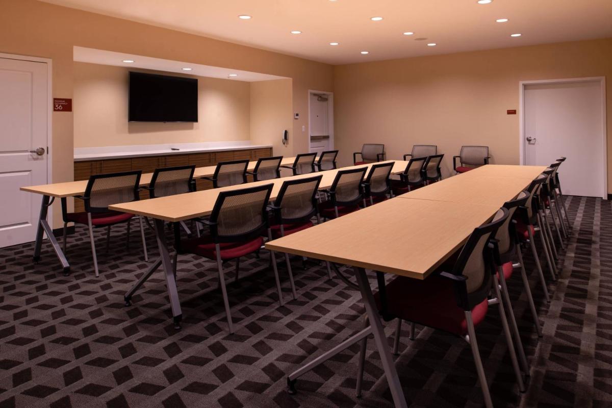 TownePlace Suites by Marriott St. Louis Chesterfield - image 4