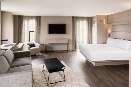 AC Hotel by Marriott Boston Cleveland Circle - image 31