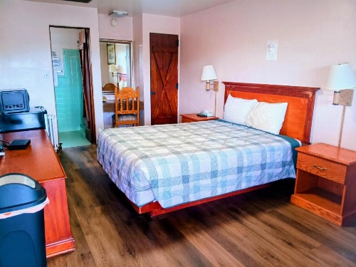 Sands Motel - image 20