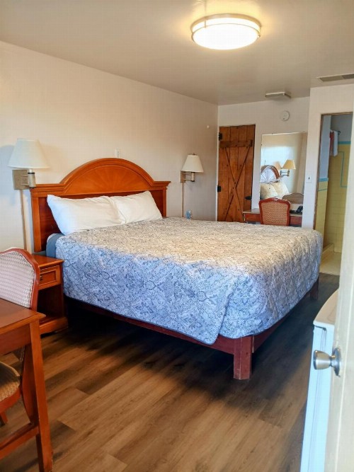Sands Motel - image 25