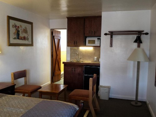 Sands Motel - image 9