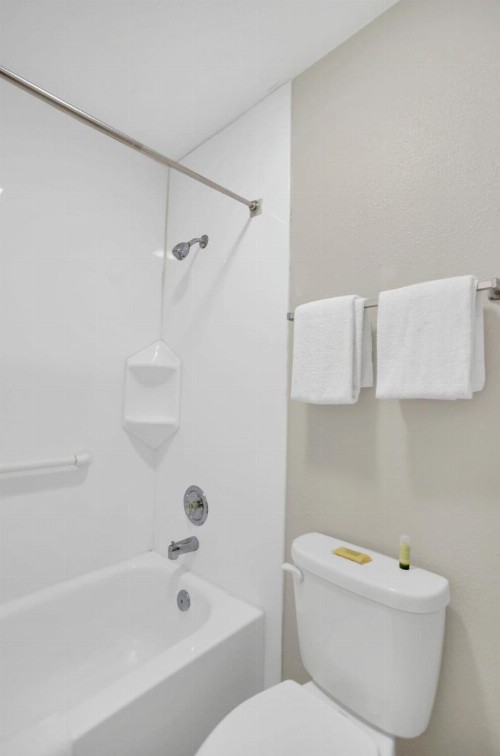 Bridgeview Inn - image 10