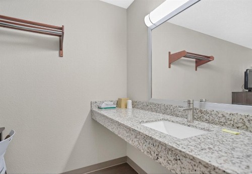 Bridgeview Inn - image 3