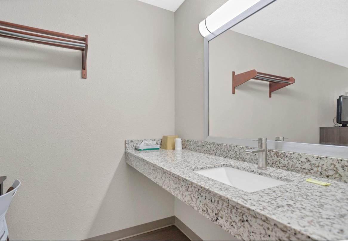Bridgeview Inn - image 3