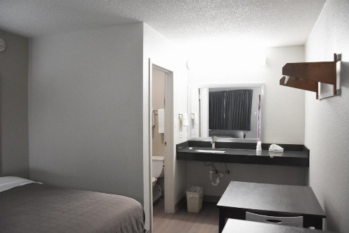 Bridgeview Inn - image 5