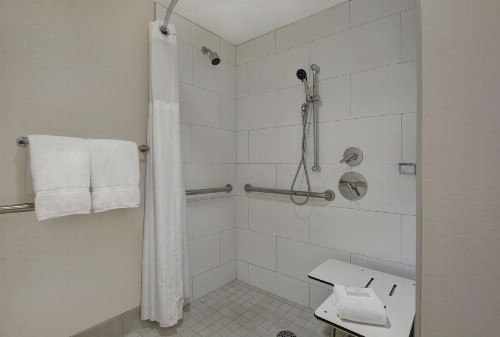 Hilton Garden Inn Chicago Downtown/Magnificent Mile - image 40