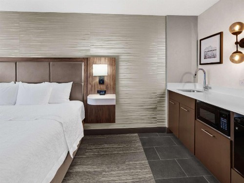 Hampton Inn & Suites Chicago-Downtown - image 28
