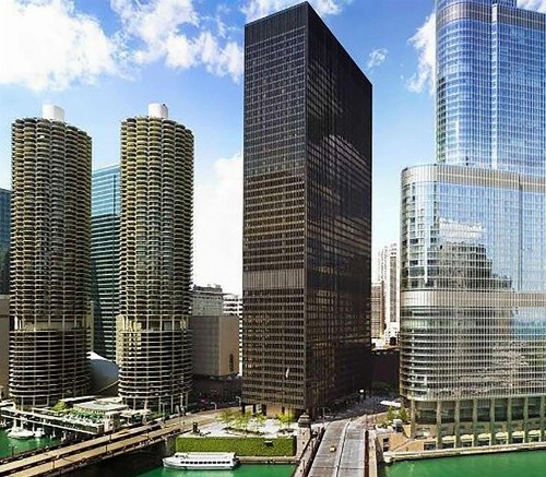 Hampton Inn & Suites Chicago-Downtown - image 3