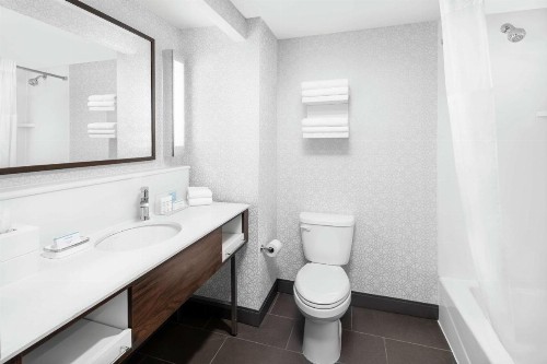 Hampton Inn & Suites Chicago-Downtown - image 33