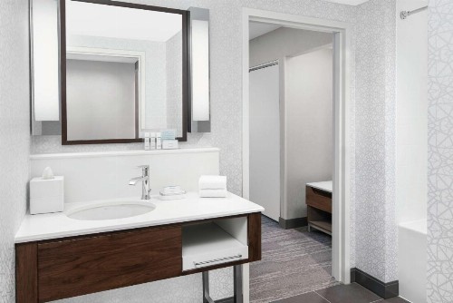 Hampton Inn & Suites Chicago-Downtown - image 41