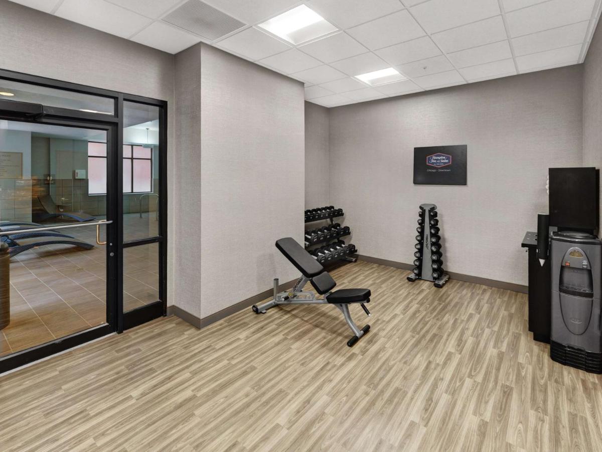 Hampton Inn & Suites Chicago-Downtown - image 5