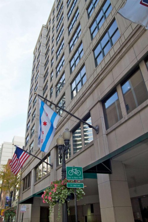 Hampton Inn & Suites Chicago-Downtown - image 9