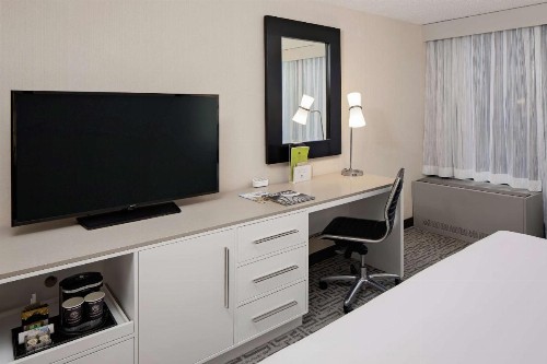 DoubleTree by Hilton Chicago Magnificent Mile - image 11