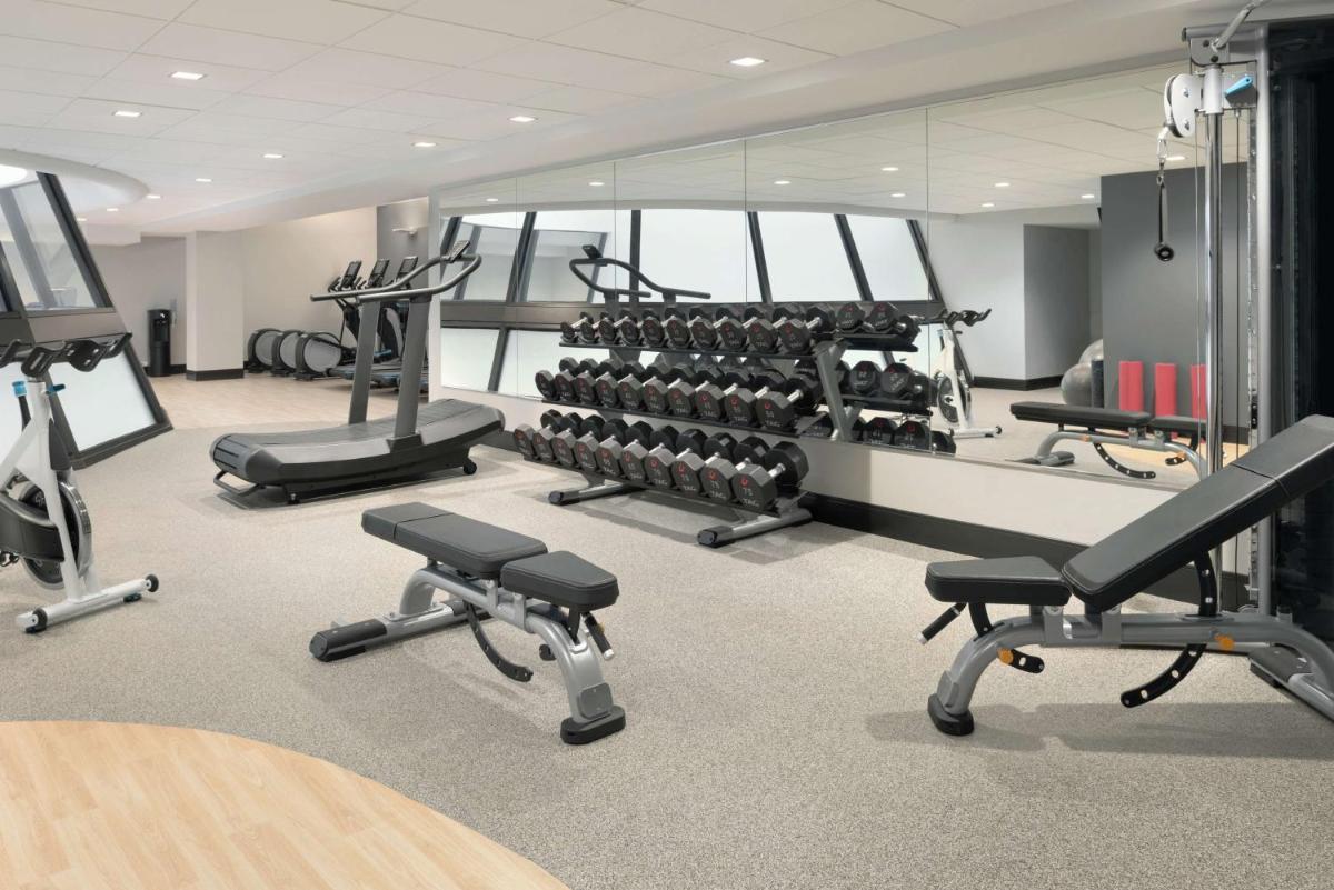 DoubleTree by Hilton Chicago Magnificent Mile - image 2