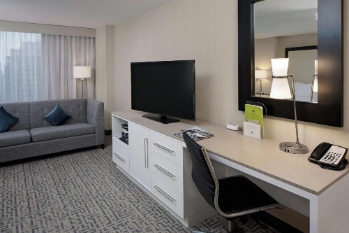 DoubleTree by Hilton Chicago Magnificent Mile - image 26