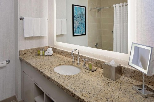DoubleTree by Hilton Chicago Magnificent Mile - image 29