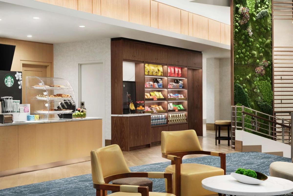 DoubleTree by Hilton Chicago Magnificent Mile - image 3