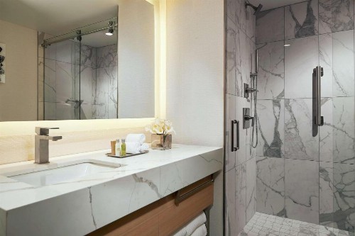 DoubleTree by Hilton Chicago Magnificent Mile - image 31